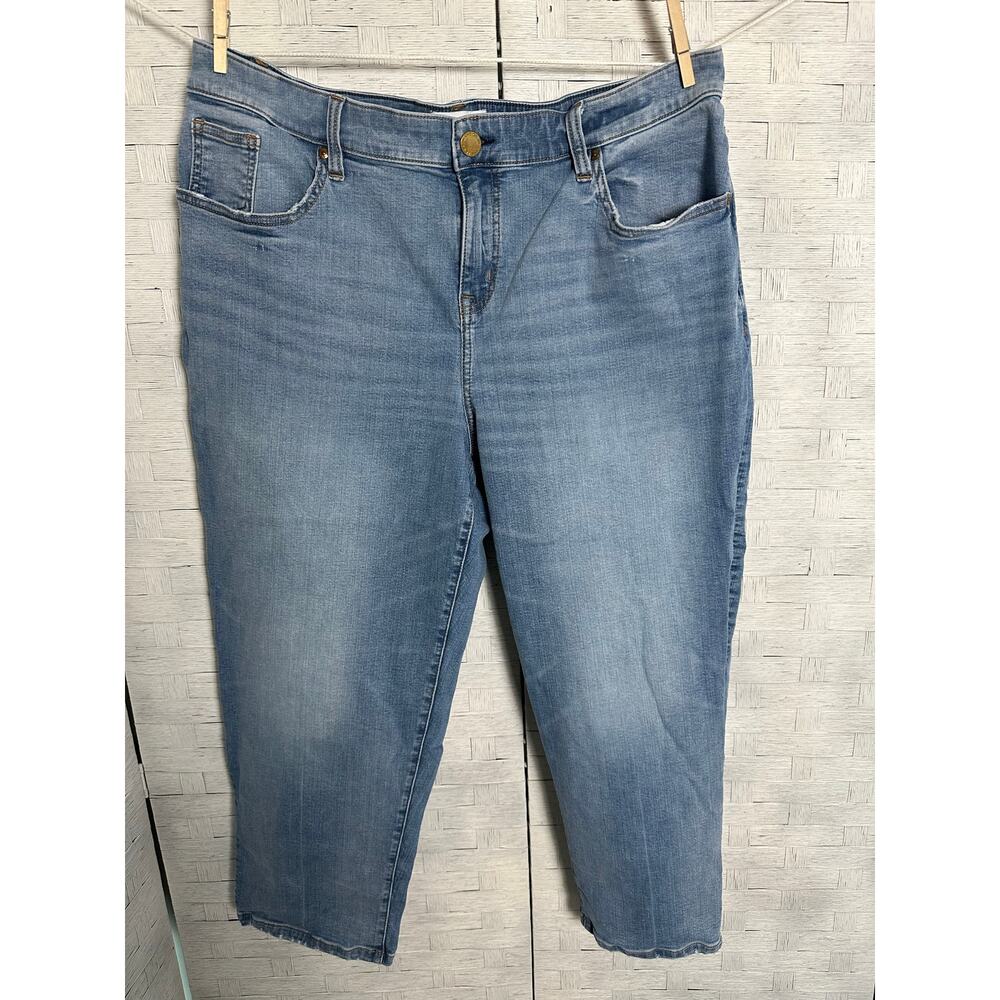 Lane Bryant women’s jeans Capri medium wash mid rise Normcore tranmom plus size